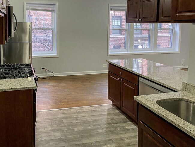 3709 N Sheffield Ave, Unit 407 in Chicago, IL - Building Photo - Building Photo