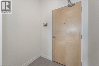 100 Garment St in Kitchener, ON - Building Photo - Building Photo