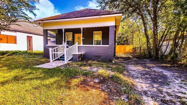 property at 3113 Phyllis St