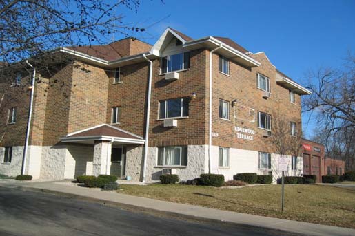 Edgewood Terrace in Milwaukee, WI - Foto de edificio