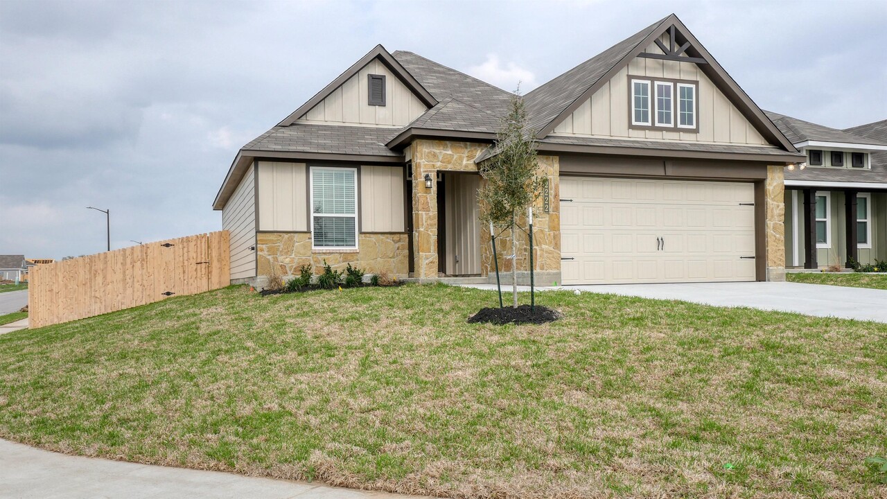 2222 John Ross Ct in Bryan, TX - Building Photo