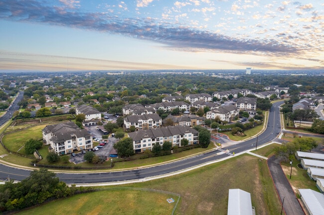 Villages at Turtle Rock in Austin, TX - Foto de edificio - Building Photo