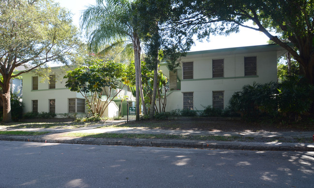 Palms @ Crescent Lake Apartments in St. Petersburg, FL - Building Photo - Building Photo