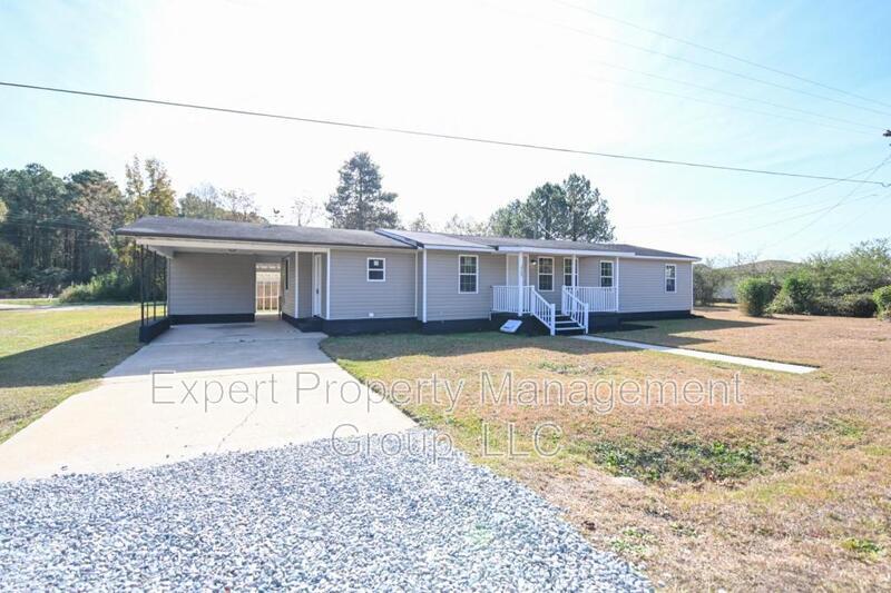 2789 McLean Chapel Church Rd in Bunnlevel, NC - Building Photo