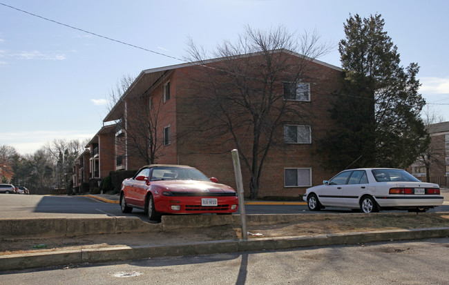 Belvoir Plaza Apartments in Alexandria, VA - Building Photo - Building Photo