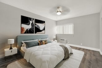 Crestview Apartments in Bay Harbor Islands, FL - Foto de edificio - Building Photo
