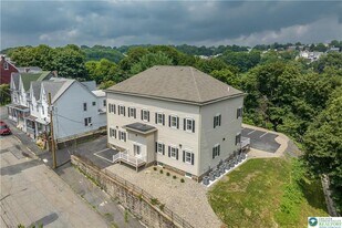 418 W Race St in Pottsville, PA - Building Photo