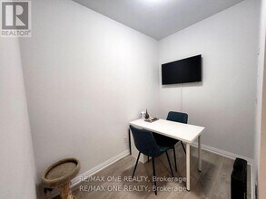 7895-7895 Jane St in Vaughan, ON - Building Photo - Building Photo