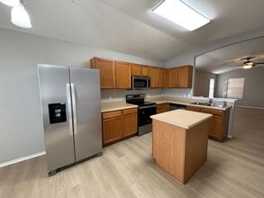 306 Mossy Rock Dr in Hutto, TX - Building Photo - Building Photo