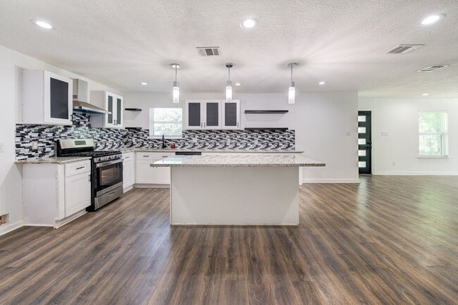 5906 Hilary St in Houston, TX - Building Photo - Building Photo