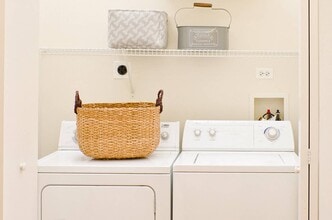 Ovaltine Court in Villa Park, IL - Building Photo - Building Photo