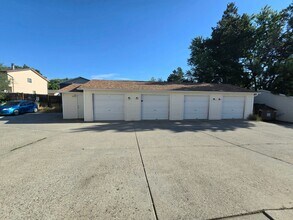 251-259 Westchester Square S in Billings, MT - Building Photo - Building Photo
