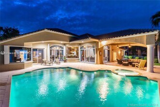 2726 Meadowood Dr in Weston, FL - Building Photo - Building Photo