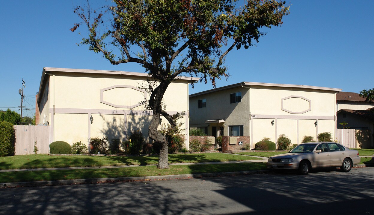 3881-3891 Howard Ave in Los Alamitos, CA - Foto de edificio