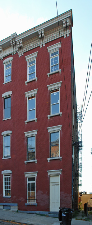 529 E Thirteenth St in Cincinnati, OH - Foto de edificio