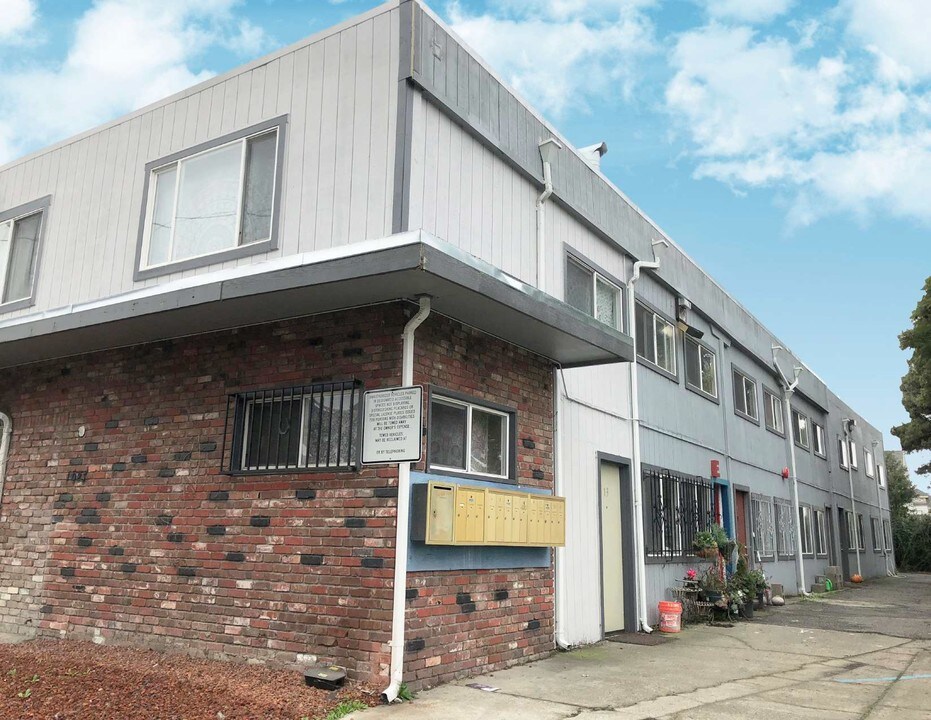 1027 41st Ave in Oakland, CA - Foto de edificio