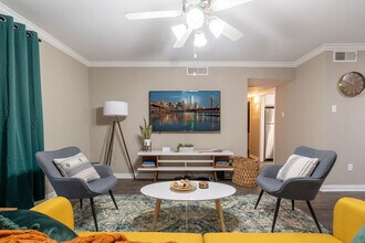 10020 Regal Park Ln in Dallas, TX - Building Photo - Building Photo