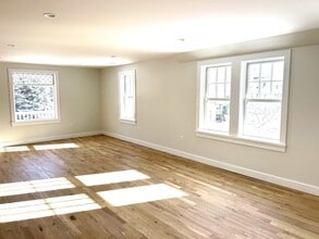 42 Prospect St in Amesbury, MA - Building Photo - Building Photo