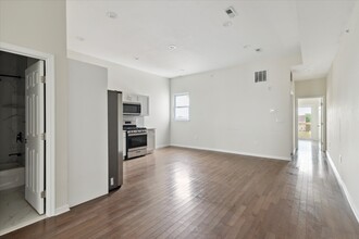 2133 Master St in Philadelphia, PA - Building Photo - Interior Photo