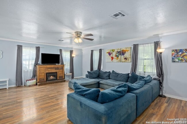 904 TX-173 in Bandera, TX - Building Photo - Building Photo