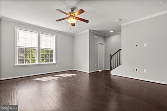 25628 Pleasant Valley Rd in Chantilly, VA - Building Photo - Building Photo