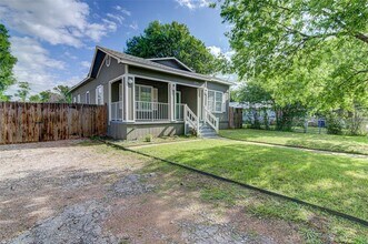 2544 Sol Wilson Ave in Austin, TX - Building Photo - Building Photo