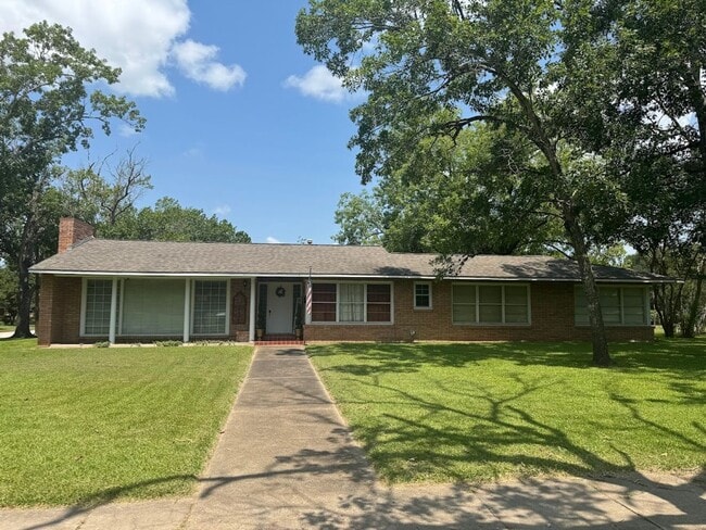 property at 1003 E Washington Ave