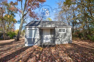 2429 Lincoln Manor Dr in Flint, MI - Building Photo