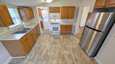 818 3rd Ave W in Hendersonville, NC - Foto de edificio - Building Photo