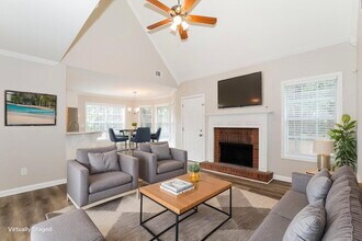 809 Ravins Way, Unit J-12 in Stockbridge, GA - Building Photo - Building Photo