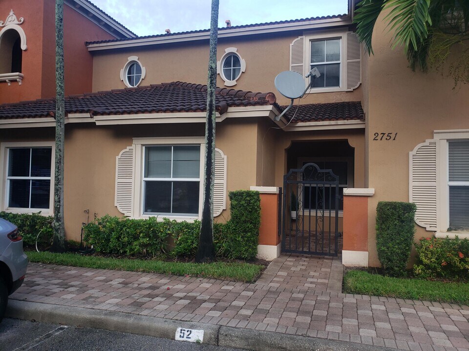 2751 SW 120th Terrace in Miramar, FL - Building Photo