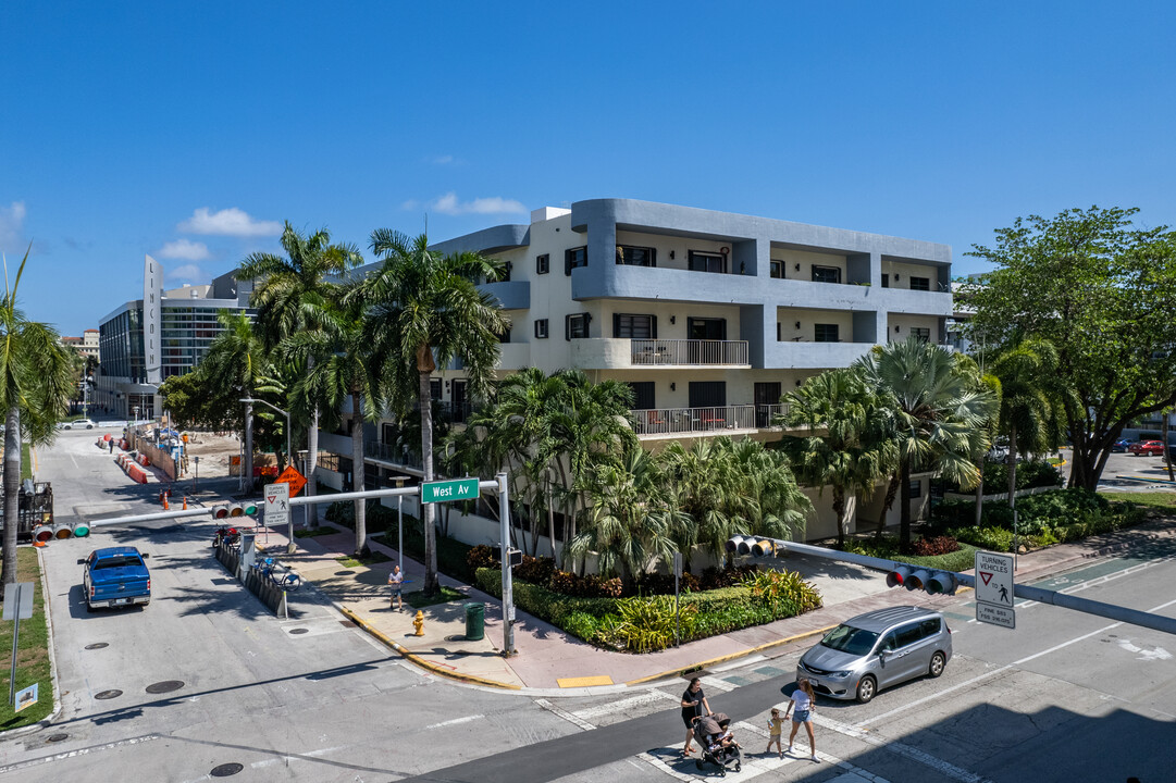 Lincoln West Gardens in Miami Beach, FL - Building Photo