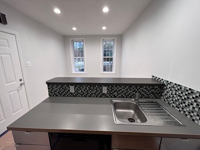 2216 Summer St in Philadelphia, PA - Building Photo - Building Photo