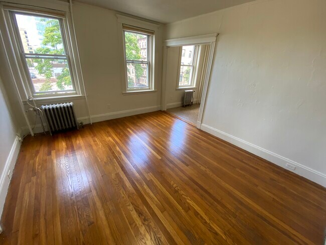 165 Park Dr, Unit 8 in Boston, MA - Building Photo - Building Photo