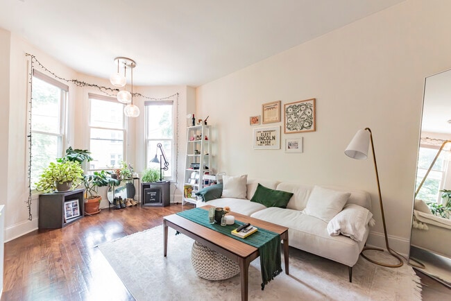 2251 W Melrose St, Unit 1