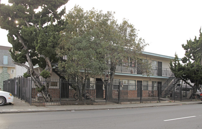 645 Foothill Blvd in Oakland, CA - Building Photo - Building Photo