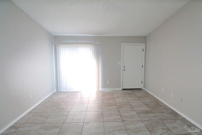 6810 Tiki Ln in Pensacola, FL - Building Photo - Building Photo