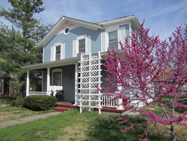 728 Ohio St, Unit 4 in Lawrence, KS - Foto de edificio - Building Photo