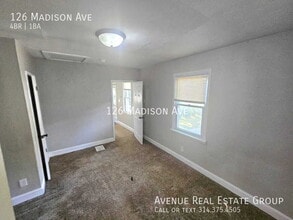 126 Madison Ave in Webster Groves, MO - Building Photo - Building Photo
