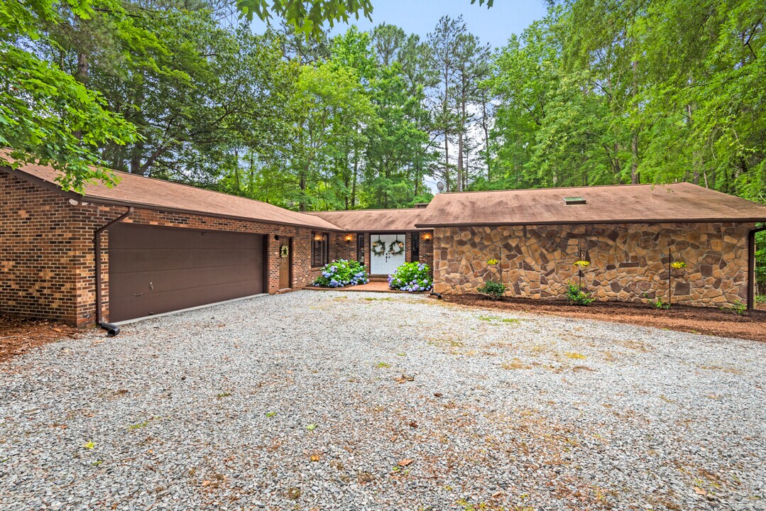 5511 Horseshoe Cir in Durham, NC - Building Photo