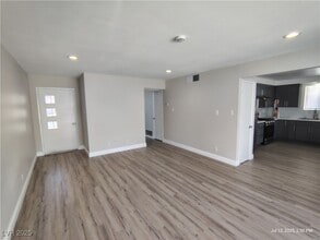 5224 Del Monte Ave in Las Vegas, NV - Building Photo - Building Photo