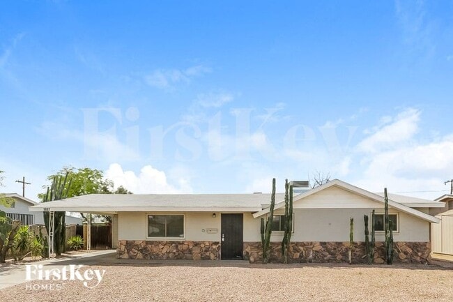 property at 1007 W 10th St