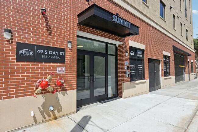 49 S Day St in Orange, NJ - Building Photo - Building Photo