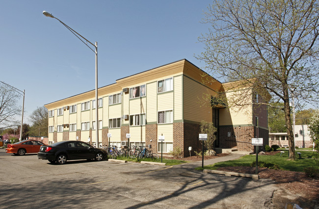 Abbot Manor in East Lansing, MI - Foto de edificio - Building Photo