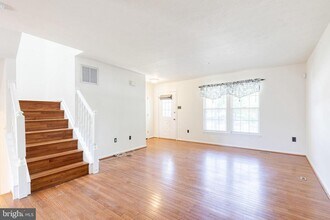 6 Sandview Ct in Baltimore, MD - Building Photo - Building Photo