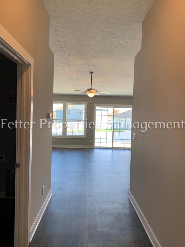 9809 Massey Dr in Evansville, IN - Foto de edificio - Building Photo