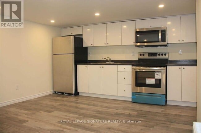 496 Horner Ave in Toronto, ON - Building Photo - Building Photo