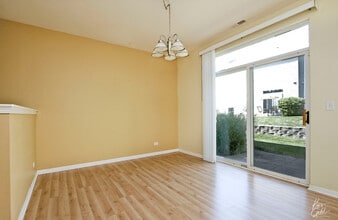 2806 Falling Waters Ln in Lindenhurst, IL - Building Photo - Building Photo