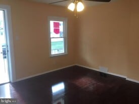 211 Iron St in Florence, NJ - Building Photo