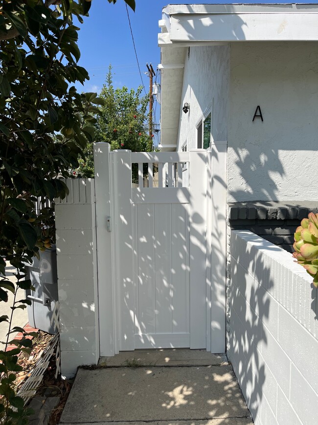 515 Alexander St, Unit A in Glendale, CA - Foto de edificio - Building Photo